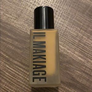 IL Makiage woke up like this foundation